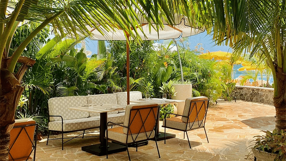 The dining patio in Tillie's on Seven Mile Beach, Grand Cayman.