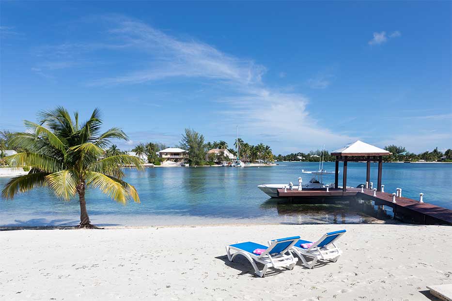 Compound Kai, Grand Cayman