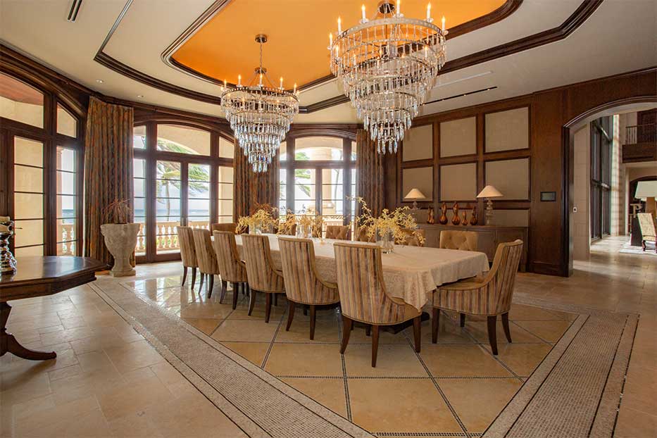 Stylish dining room at Castillo Caribe